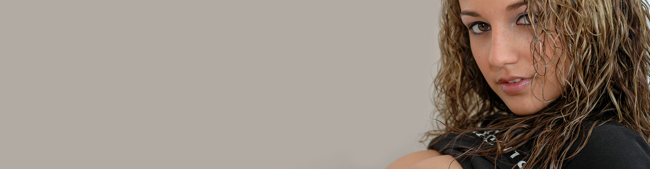 curly hair brunette teen